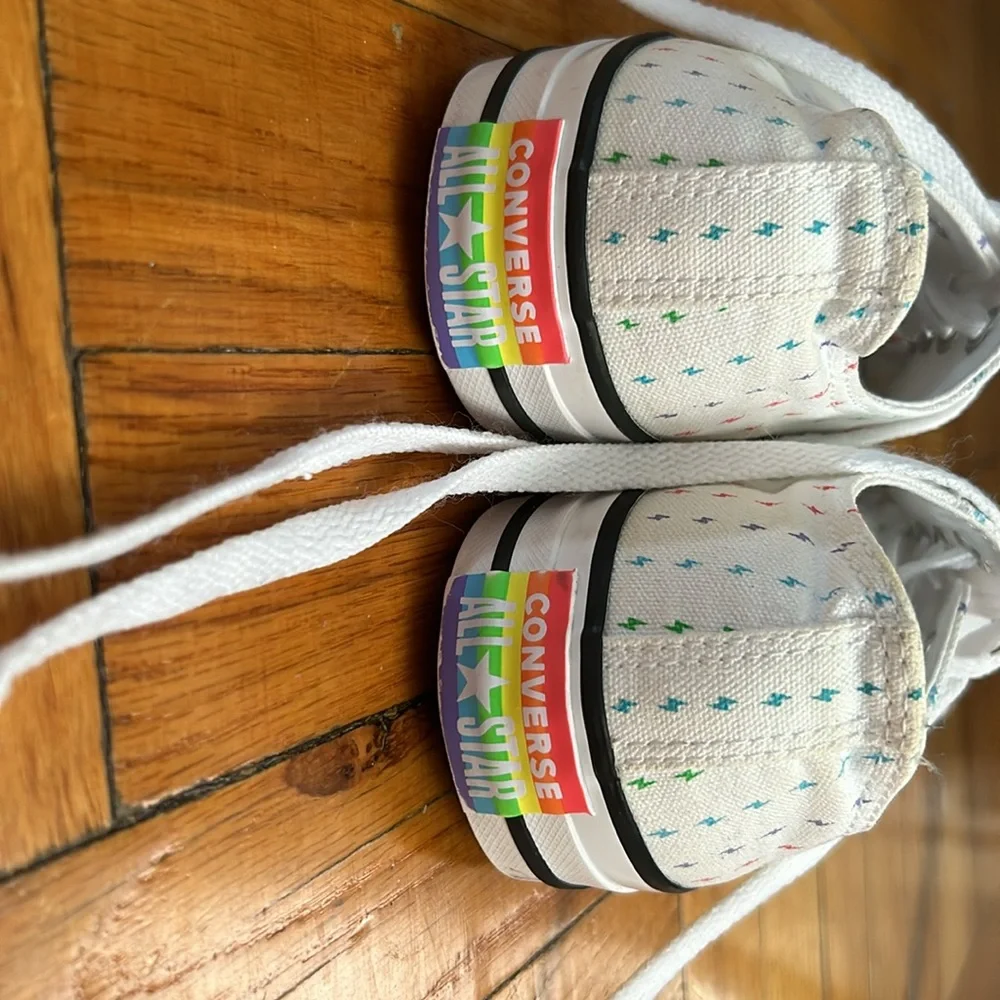 Pride Collection Converse - Picture 3 of 4
